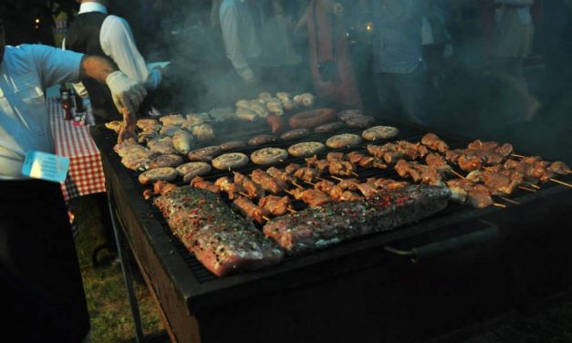 Dezmăţ culinar la BBQ Party