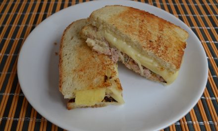 Tuna melt – sandvici cald cu ton